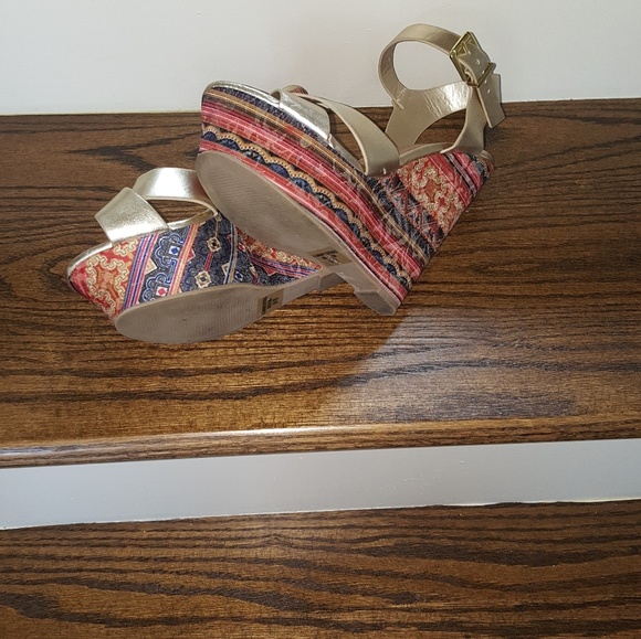Gold with Multi color Wedges - Picture 6 of 8